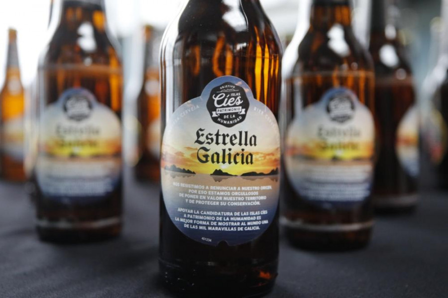 Estrella Galicia ha envasado en torno a 20 millones de botellas con esta imagen que estarán disponibles en el canal hostelería a nivel nacional, en formatos de 20 y 33 cl. hasta fin de existencias.