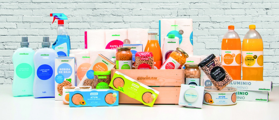 Como parte del proceso de restyling, en el último semestre de 2019 se incorporó la nueva imagen a una parte de los artículos de droguería y productos de limpieza, y alimentos como el atún y las l
