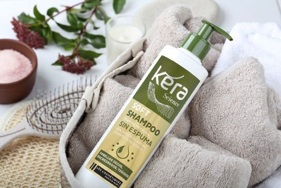 Se trata de champú en crema sin espuma que al contener aceite de argán y manteca de karité hidratan y nutre el cabello en profundidad.