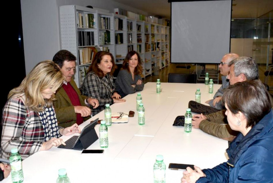 Reunión de la consejera de Agricultura, Ganadería, Pesca y Desarrollo Sostenible, Carmen Crespo, con representantes de la Fundación de Productores de Aceite de Oliva de Jaén.