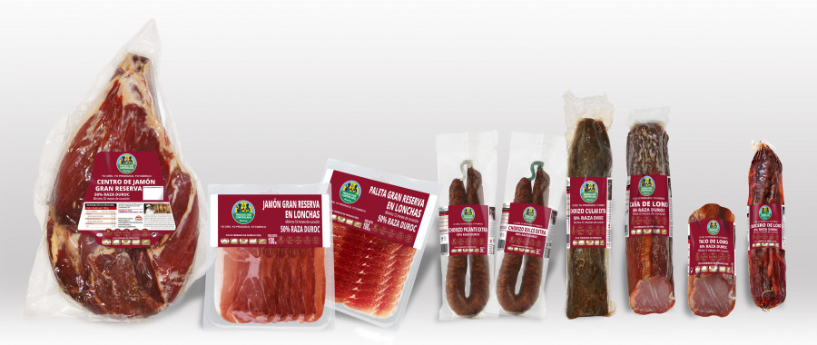 Esta nueva gama de embutidos acoge nueve referencias de jamón gran reserva, paleta reserva, chorizo cular, chorizo sarta (picante y dulce), lomo curado y cabecero de lomo.