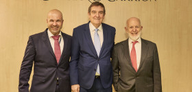 Luciano García Carrión, vicepresidente de García Carrión; Miguel Fernandez Rodríguez, director de FESBAL; y José García Carrión, presidente de García Carrión.