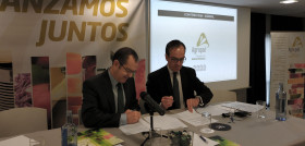De izda. a dcha., José García Gómez, presidente de Agrupal, y Mauricio García de Quevedo, director general de Fiab.