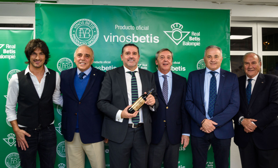 Hugo Salazar, cantante; Carlos González De Castro, consejero del Real Betis; Álvaro Alés consejero delegado de Gastropass; Primitivo Gurpegui Muga, Bodegas Manzanos; Rafael Gordillo, presidente Fun