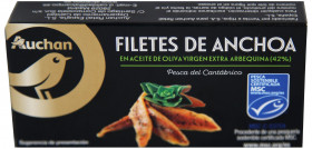 Esta gama de marca propia, identificada con packaging negro y un pájaro dorado, acoge conservas de pescado de las Rías Gallegas, anchoas del Cantábrico, langostinos salvajes, foie, turrones o espá