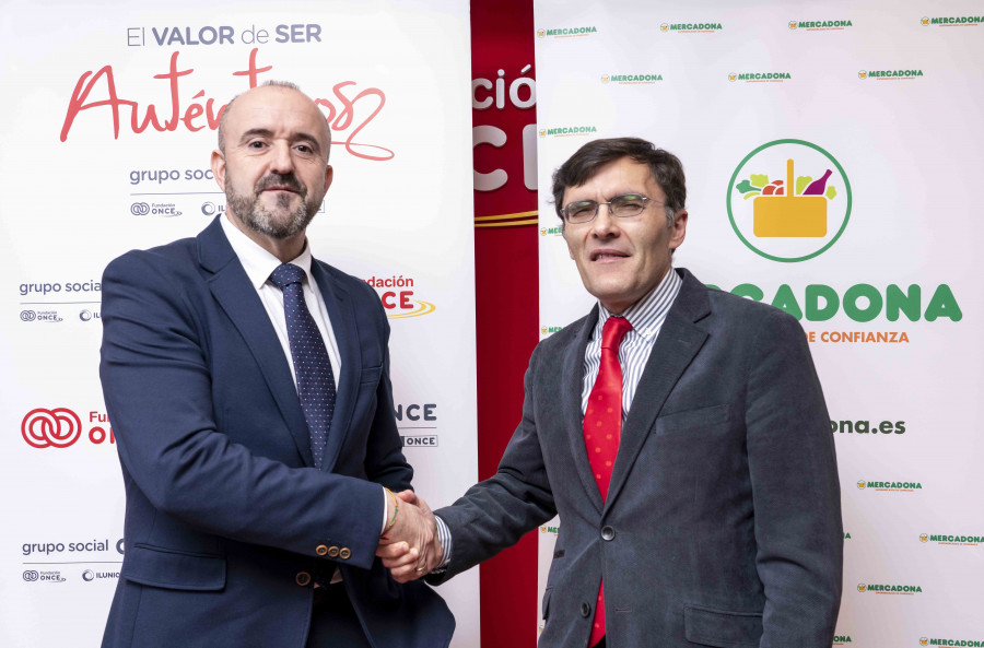 El acuerdo lo firmaron Alberto Durán, vicepresidente ejecutivo de Fundación ONCE, y José Elías Portalés, director de contratación de RRHH de Mercadona.