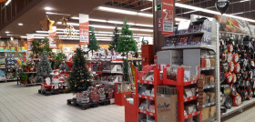 Cuenta con 5.000 metros cuadrados y un surtido de 25.000 referencias con especial hincapié en la oferta de alimentación.