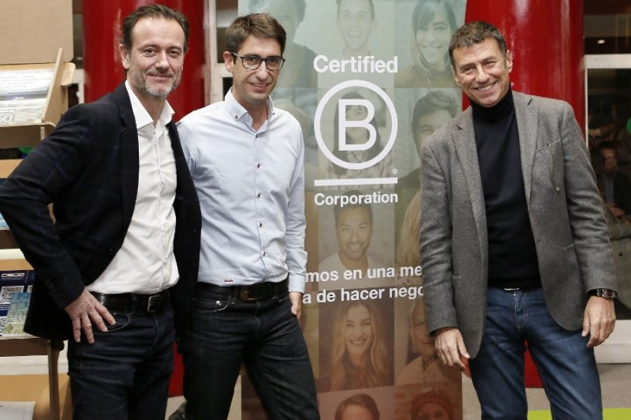 De izquierda a derecha: François Xavier Lacroix (DG Aguas Danone España), Pablo Sánchez (D B Corp) y Paolo Tafuri (DG Danone Iberia).