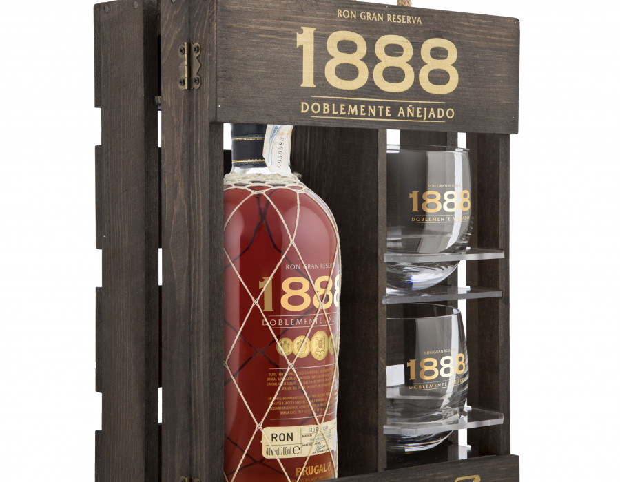 Los packs especiales de Navidad de Ron Brugal estarán a la venta en grandes superficies comerciales habituales.