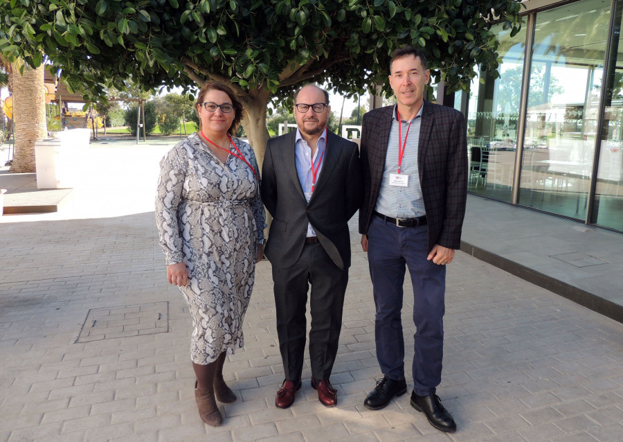 De izquierda a derecha Marta Riesgo (Salsas Choví), José Orbe (Presidente del Cluster) e Isidre March (Universitat de Valencia).