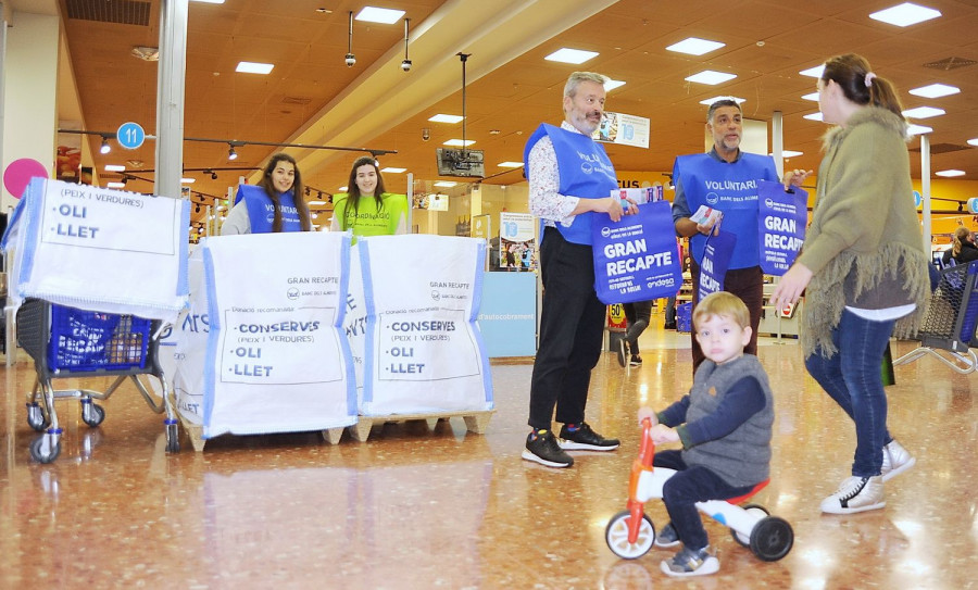 En la web de la compañía, Caprabo facilita las donaciones en lotes de alimentos básicos por valor de entre 5€ y 25€.