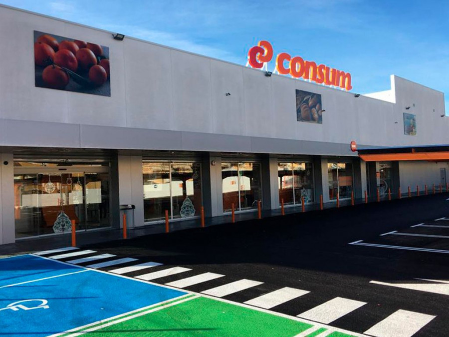 Este supermercado, de 1.380 metros cuadrados de superficie, está ubicado en la calle Montevideo, nº 22.