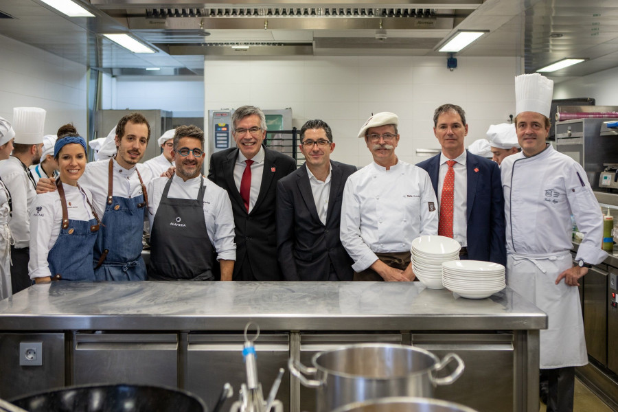 Alrededor de 100 asistentes, entre representantes institucionales y de la vida socio-cultural y especialistas gastronómicos, han degustado este menú.