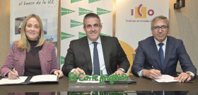 Los contratos fueron firmados por la vicepresidenta del BEI, Emma Navarro, el presidente del ICO, José Carlos García de Quevedo, y el consejero delegado de El Corte Inglés, Víctor del Pozo.
