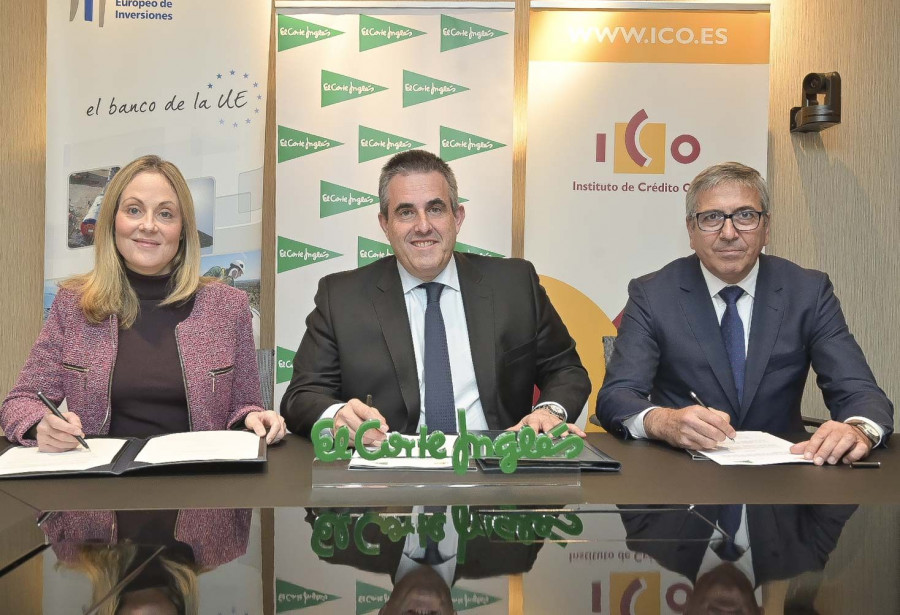 Los contratos fueron firmados por la vicepresidenta del BEI, Emma Navarro, el presidente del ICO, José Carlos García de Quevedo, y el consejero delegado de El Corte Inglés, Víctor del Pozo.