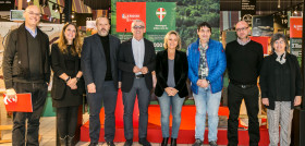 El acuerdo se ha firmado en el hipermercado Eroski Boulevard en Vitoria.