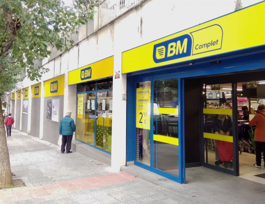 La operación ha implicado la incorporación de los 309 trabajadores de estas tiendas a BM Supermercados.