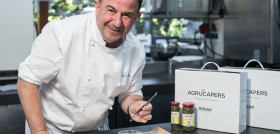Martín Berasategui, diez estrellas Michelin, ha presentado la primera línea de encurtidos infantil de Agrucapers.