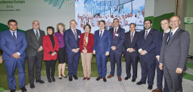 Foto grupal de las autoridades y directivos de Ornua durante la inauguración.