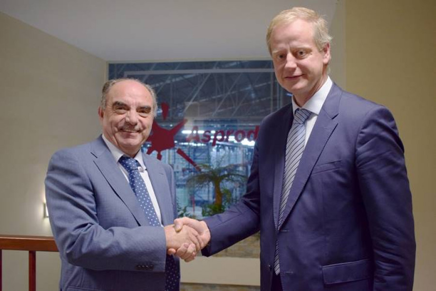 El presidente Miguel Ibáñez y Luis Javier Pérez durante el nombramiento.
