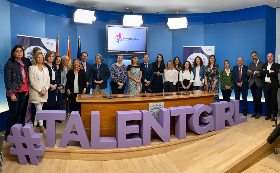 Representantes autonómicos, de Campofrío y de Stem Talent Girl durante la presentación.