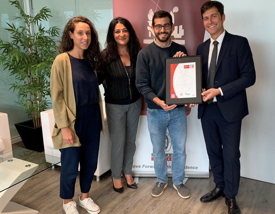 Representantes de Integra2 y de Bureau Veritas en la entrega.