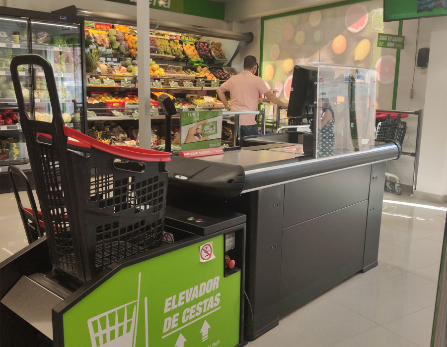 Caja del nuevo supermercado Santa Rita.