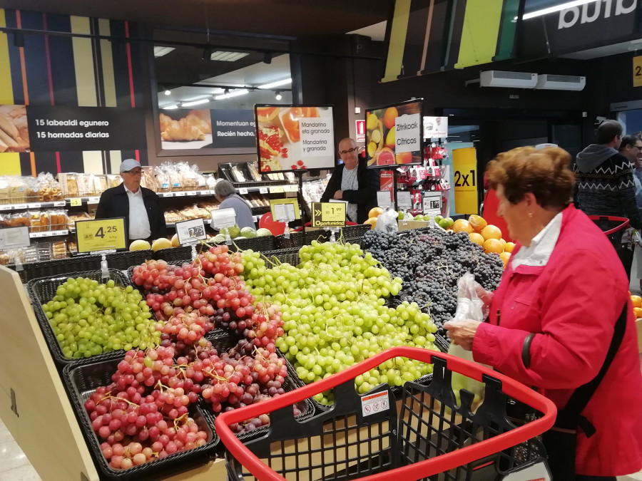 Interior del nuevo supermercado Eroski en Pamplona.