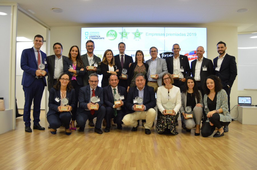 Los responsables de las empresas galardonadas tras el acto.