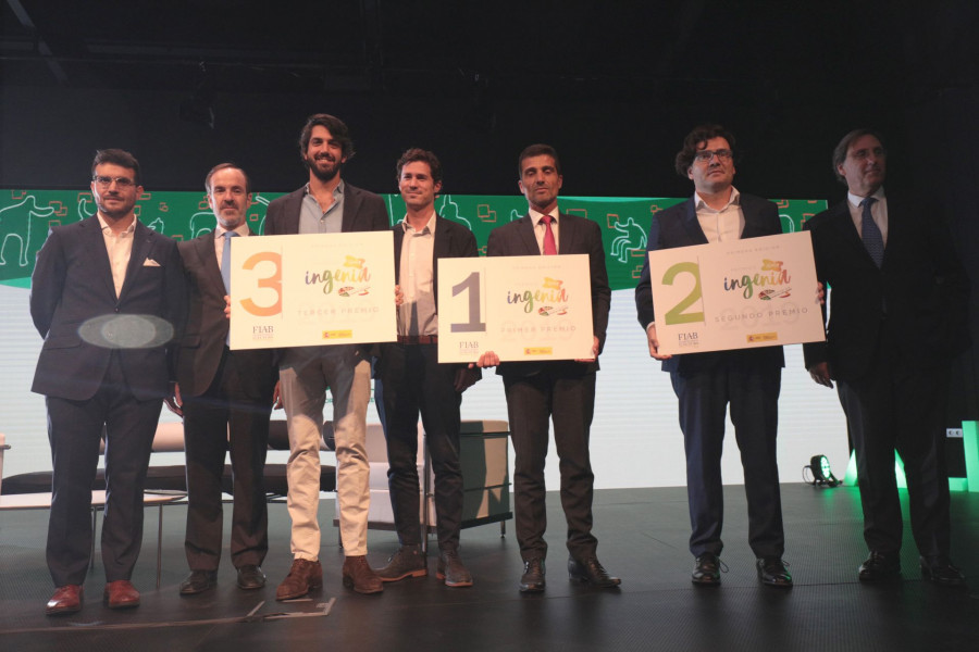 Los ganadores de los Ingenia Startups durante la entrega de premios.