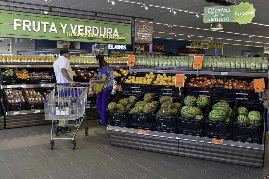 Sección de frutería de un supermercado Aldi.