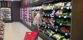 Sección de productos frescos del nuevo supermercado en Manises.