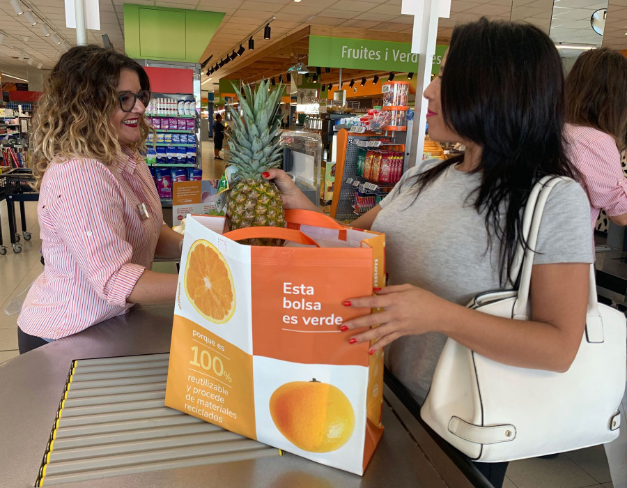 Nueva bolsa reciclada que sustituye a la tradicional de rafia.