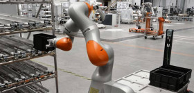 Uno de sus robots en la acción de producción de Kuka.