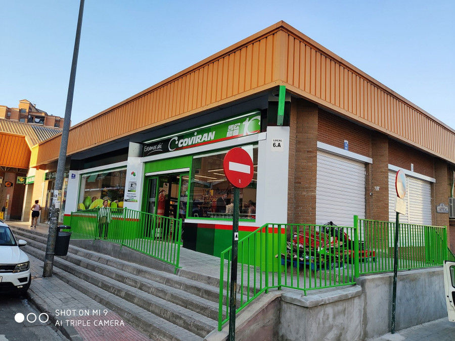 Uno de los nuevos supermercados, Sierra Nevada Cartuja.