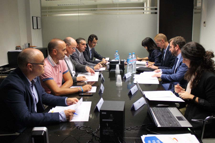 Los miembros del jurado durante la reunión.