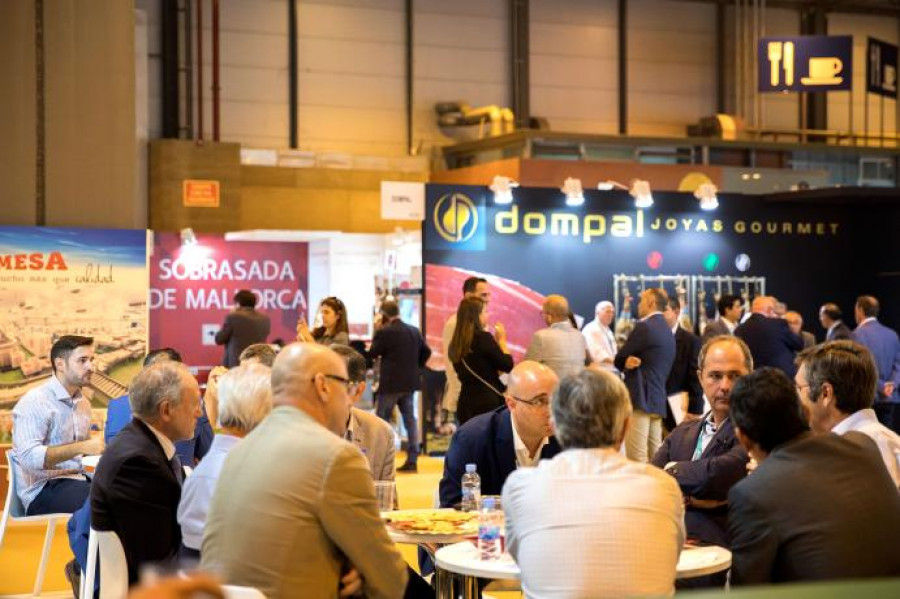 El Ministro Luis Planas inaugura el X Congreso Mundial del Jamón en Meat Attraction.