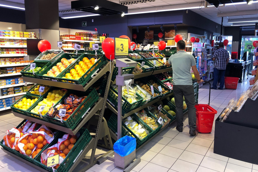 El supermercado dispone de un surtido de más de 3.000 productos y más de 250 metros cuadrados de superficie.