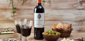 Estos nuevos vinos tintos, roble o crianza, se enmarcan dentro de su marca propia El Hayedo y se han elaborado con uva tinta del país (tempranillo), cabernet, sauvignon, garnacha tinta y han estado c