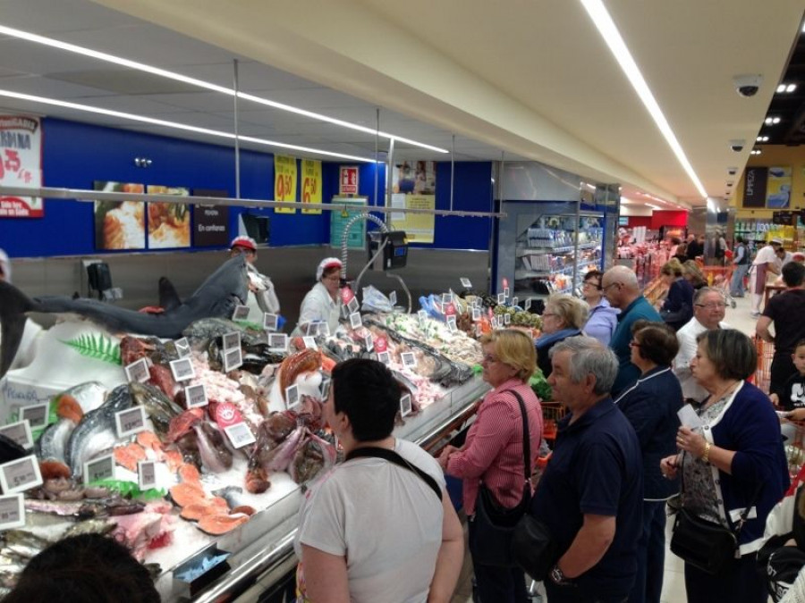 Esta apuesta de Supermercados Gadis se ha redoblado en la campaña de verano para potenciar el conocimiento de la calidad y riqueza de la gastronomía gallega entre cientos de miles de turistas nacion