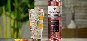 Moskosvkaya Pink es fruto de la innovación de la casa de vodkas y la distribuidora española de bebidas espirituosas Varma.