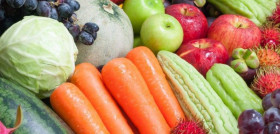 La fruta pelada y cortada y las ensaladas limpias ganan peso en los hogares.