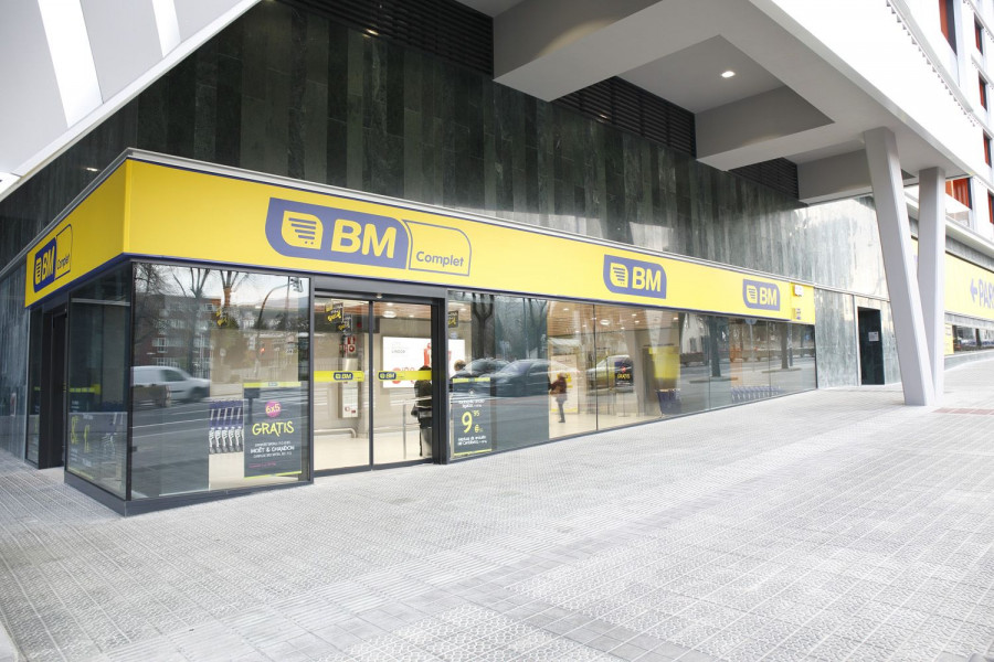 Grupo Uvesco cuenta con un total de 221 supermercados, bajo las marcas BM Supermercados y Super Amara.