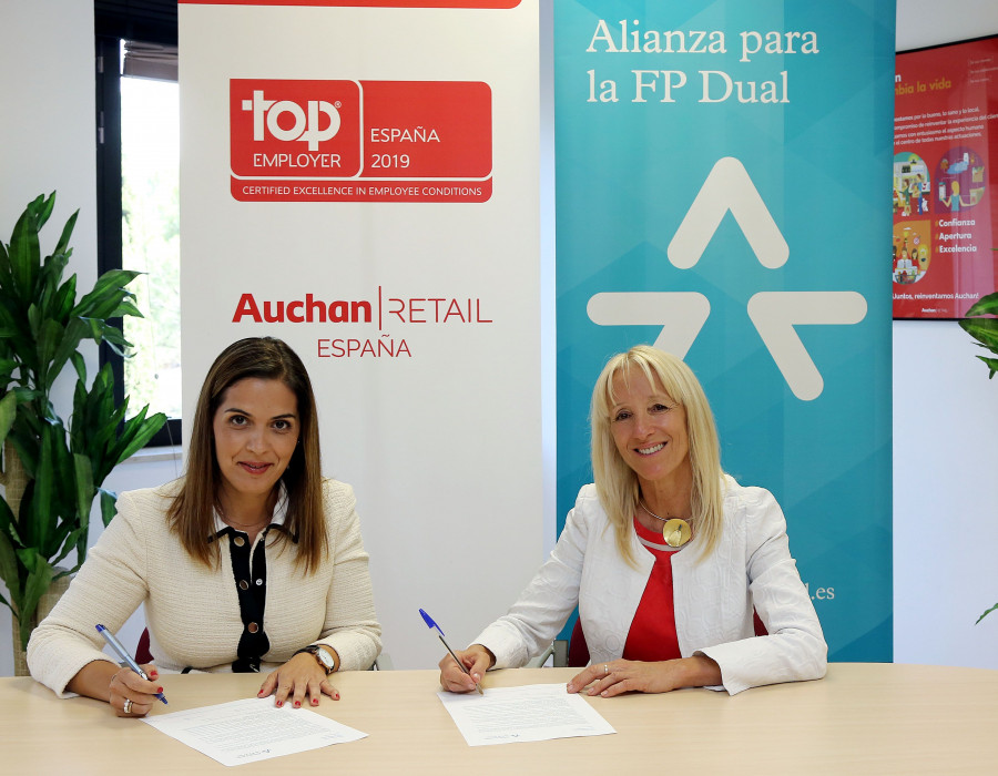 La Alianza es una red estatal comprometida con el desarrollo de la Formación Profesional Dual en España. En la foto: Patricia González y Clara Bassols.