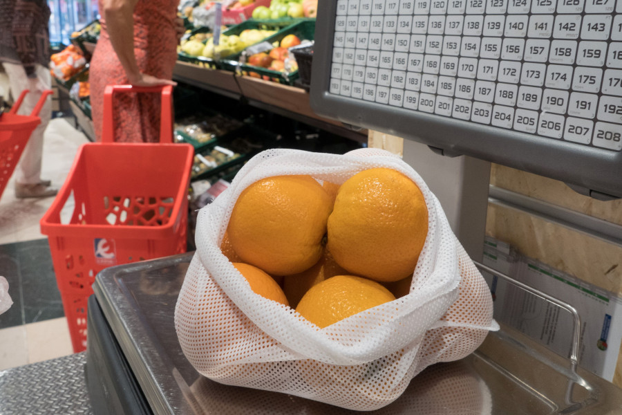 Esta iniciativa se suma a otras mejoras introducidas en la sección de frutería como el incremento de referencias vendidas a granel o la sustitución del plástico en las bandejas de algunas frutas y