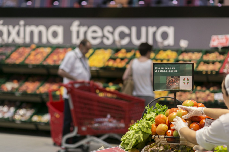 La colaboración con los productores locales es uno de los ejes diferenciales de la política comercial de Eroski.
