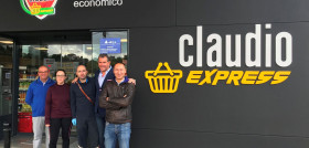 El nuevo establecimiento se localiza en una estación de servicio en el polígono industrial de Arzúa.