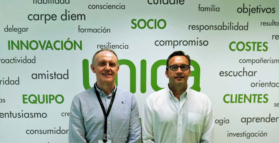 El gerente de Unica Group, Enrique de los Ríos, junto a Antonio María Carmona, gerente de Sunaran.