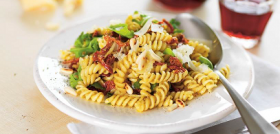 Elaborado con sémola de trigo integral, Fusilli Barilla es fuente de fibra natural.