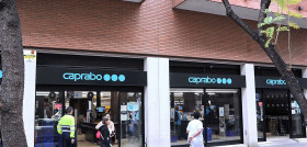 El nuevo supermercado de Caprabo posee 230 metros cuadrados y emplea a cinco personas.